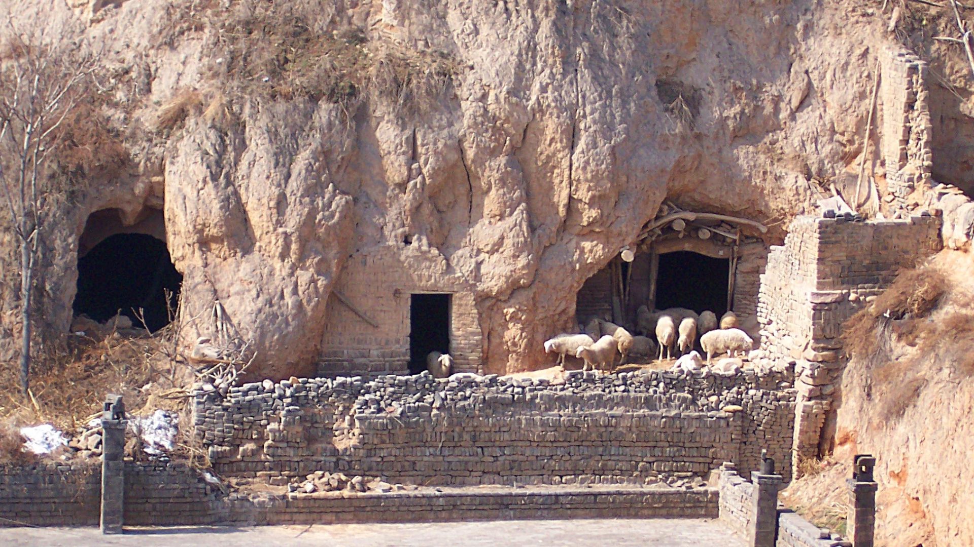 File:Cave houses shanxi 3 cropped.jpg