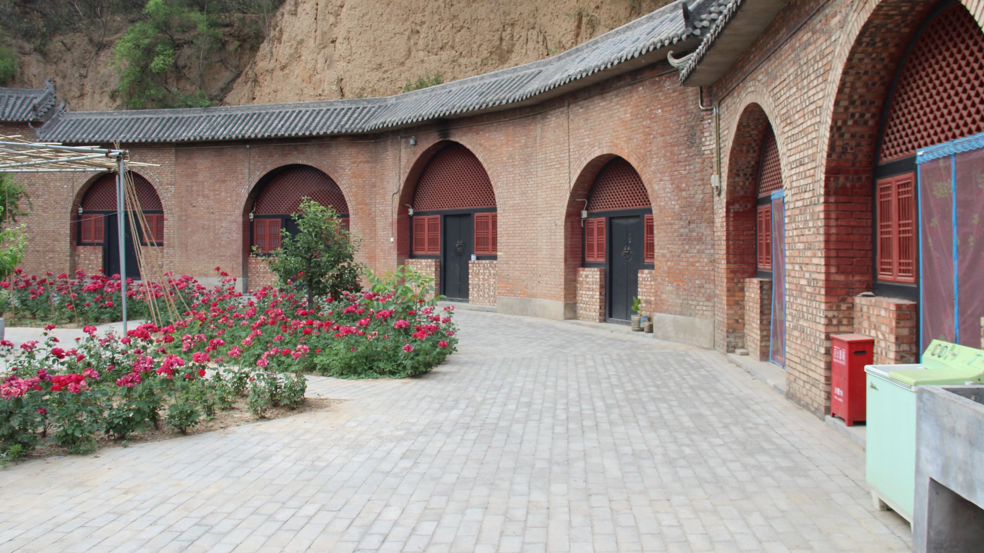 File:Cave Houses (33944845283).jpg