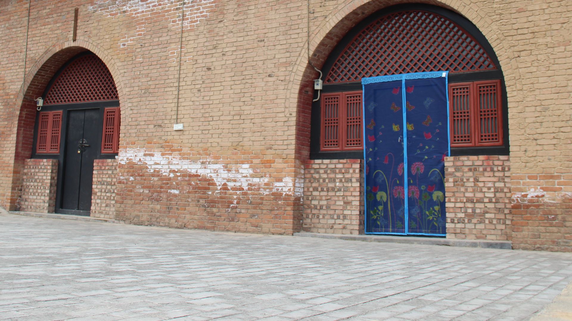 File:Cave Houses (34753907555).jpg