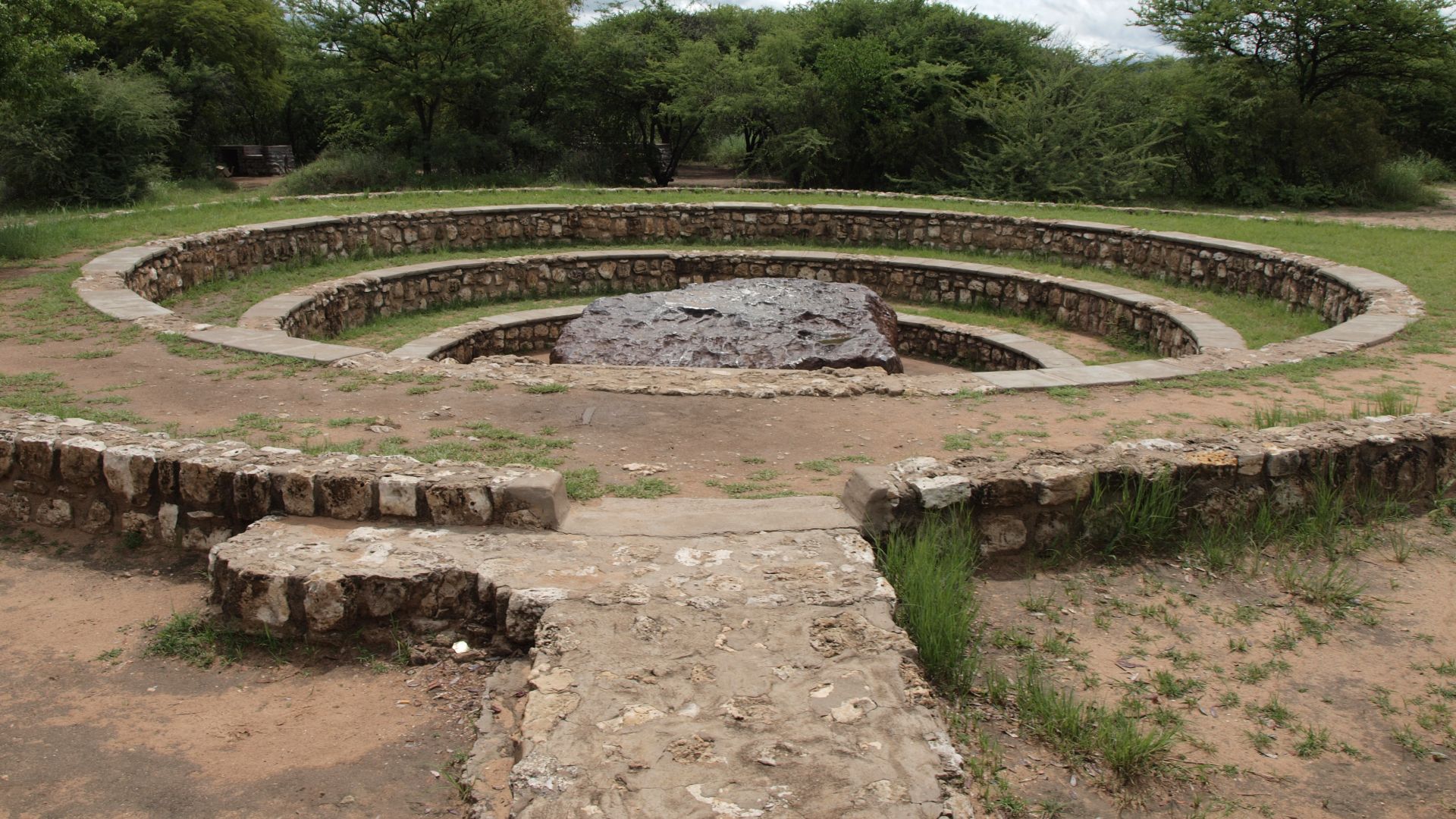 File:NA Grootfontein Hoba meteorit.JPG