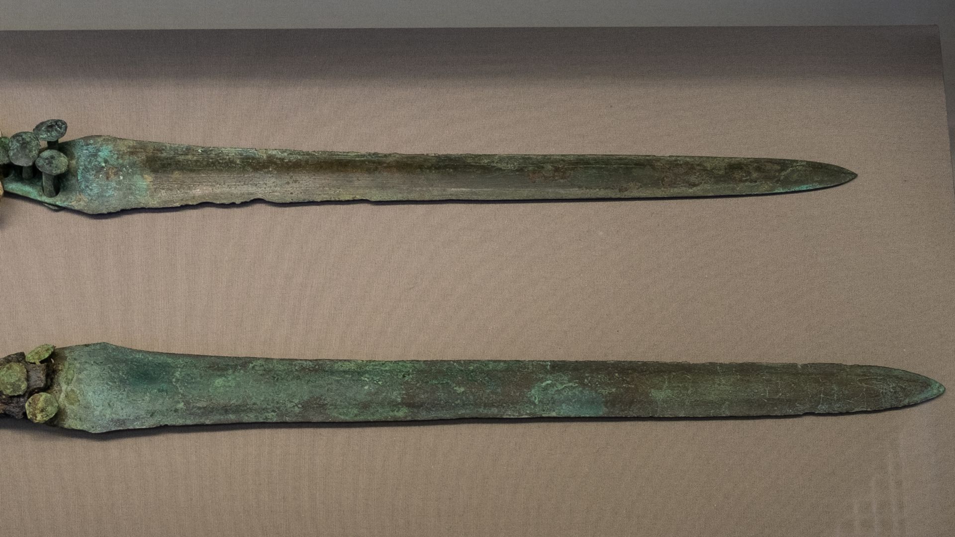 File:Daggers of bone and copper, 1750-1450 BCE, Kerma, British Museum EA55442.jpg