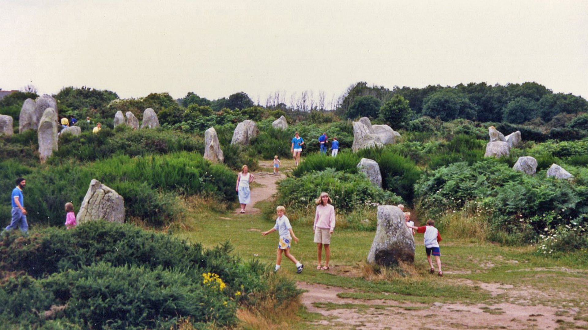File:Carnac Standing Stones Alignment, Carnac, Brittany - panoramio.jpg