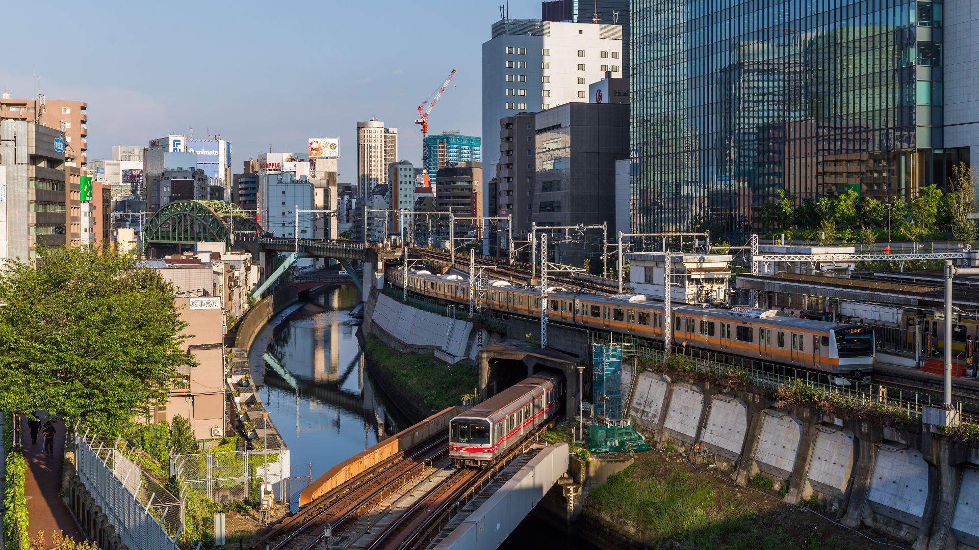 File:Tokyo Metro and JR East at Ochanomizu, Tokyo.jpg