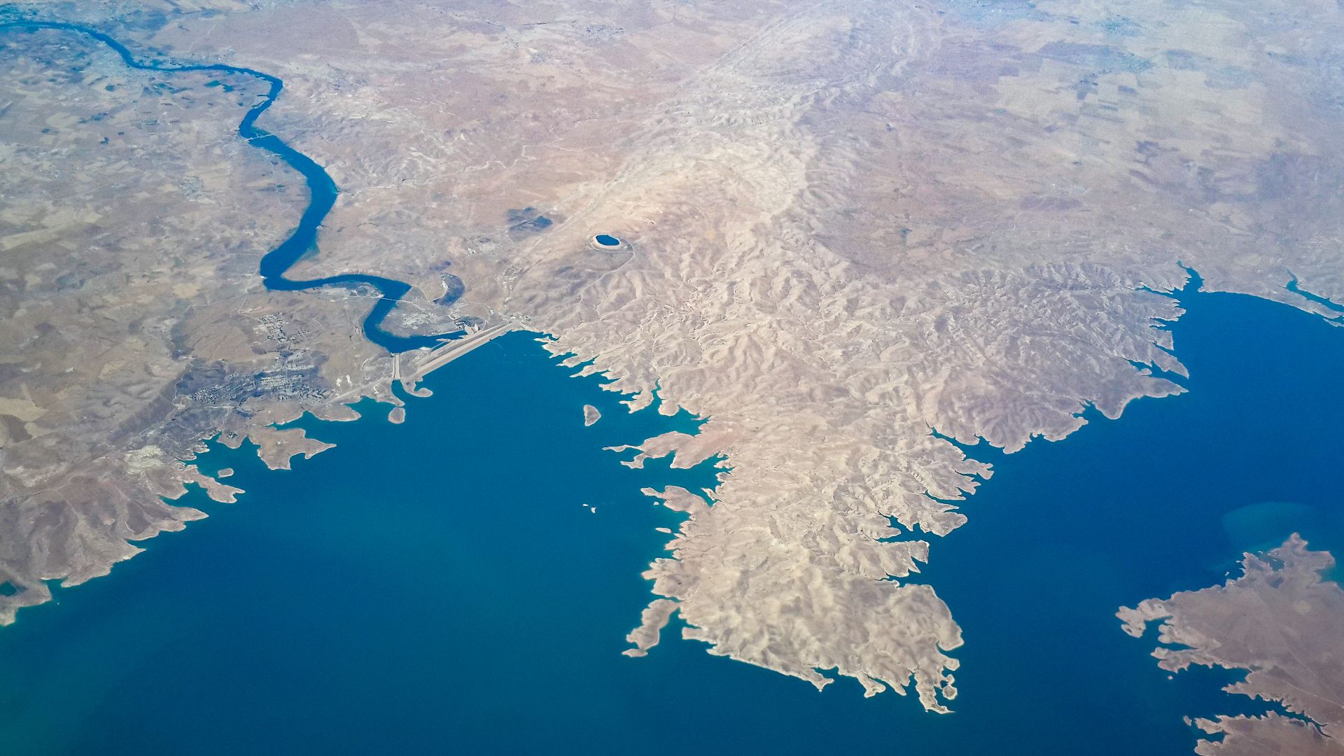 File:Aerial view of Mosul Dam.jpg