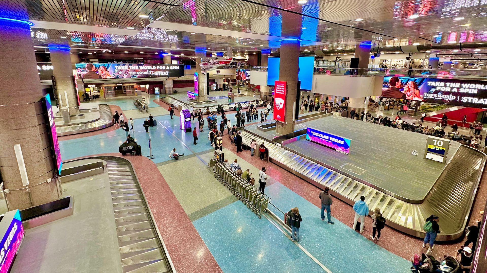 File:Baggage claim carousels at Harry Reid International Airport in Las Vegas, Nevada.jpg