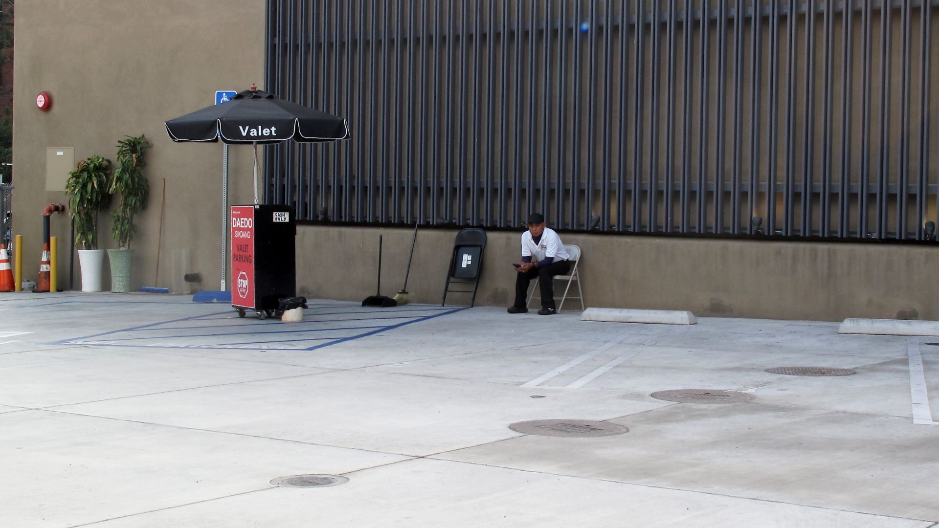 File:Valet parking Daedo.jpg