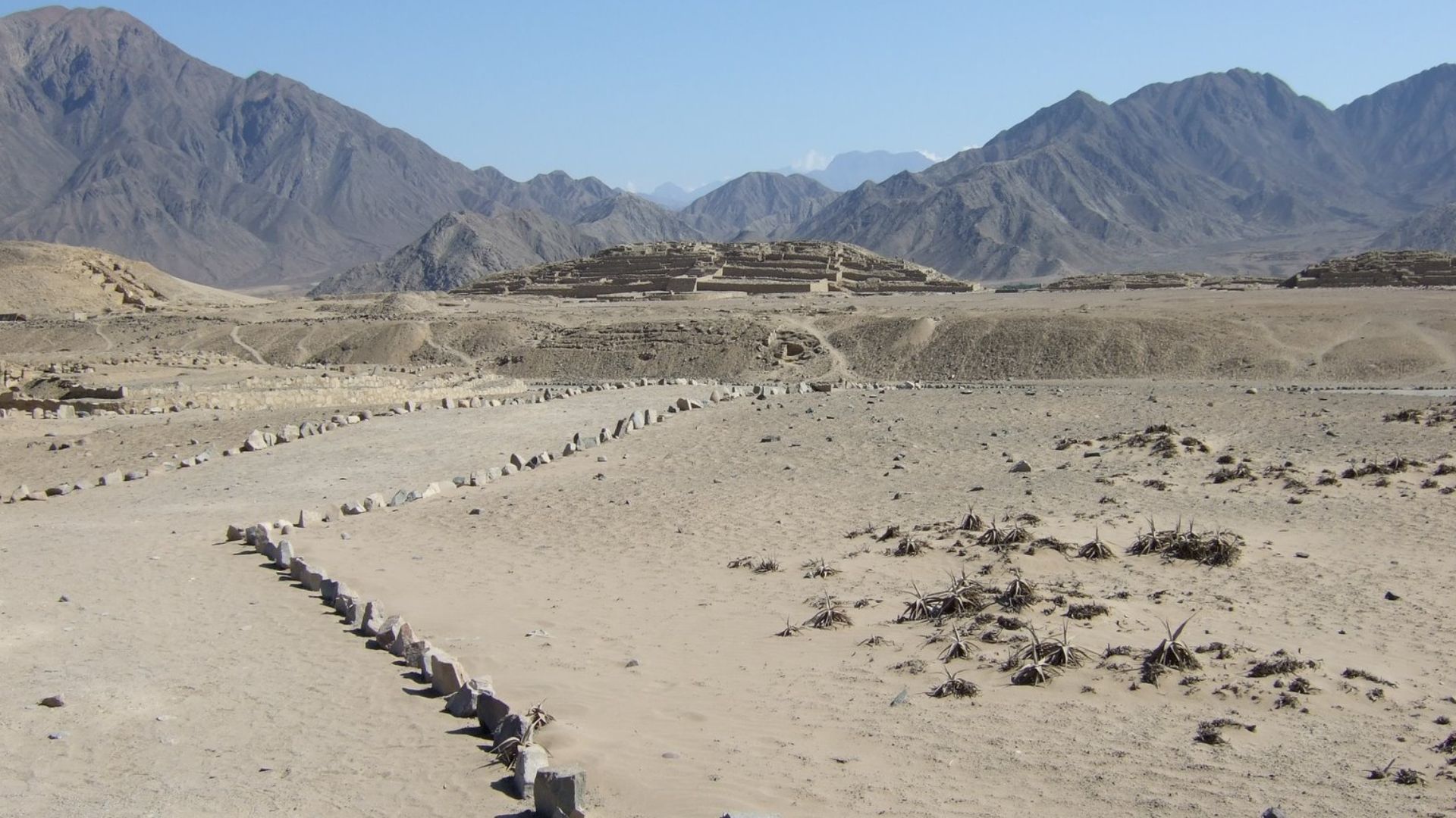 File:5000 year-old ruins, Caral (2399575332 819f998cd5 o).jpg