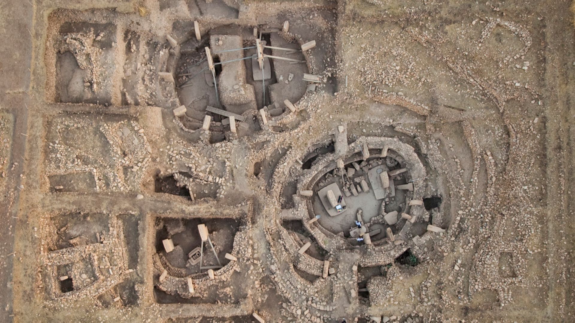 File:The archaeological site of Göbekli Tepe - main excavation area.png