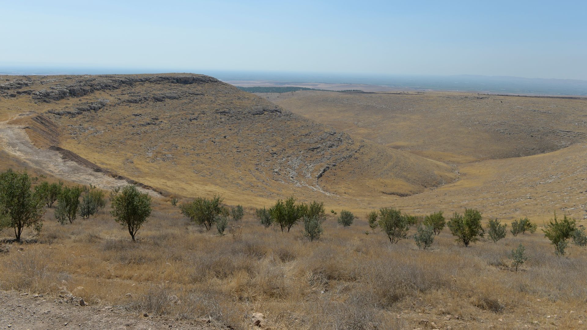 File:Gobekli Tepe Surroundings in 2014 3120.jpg