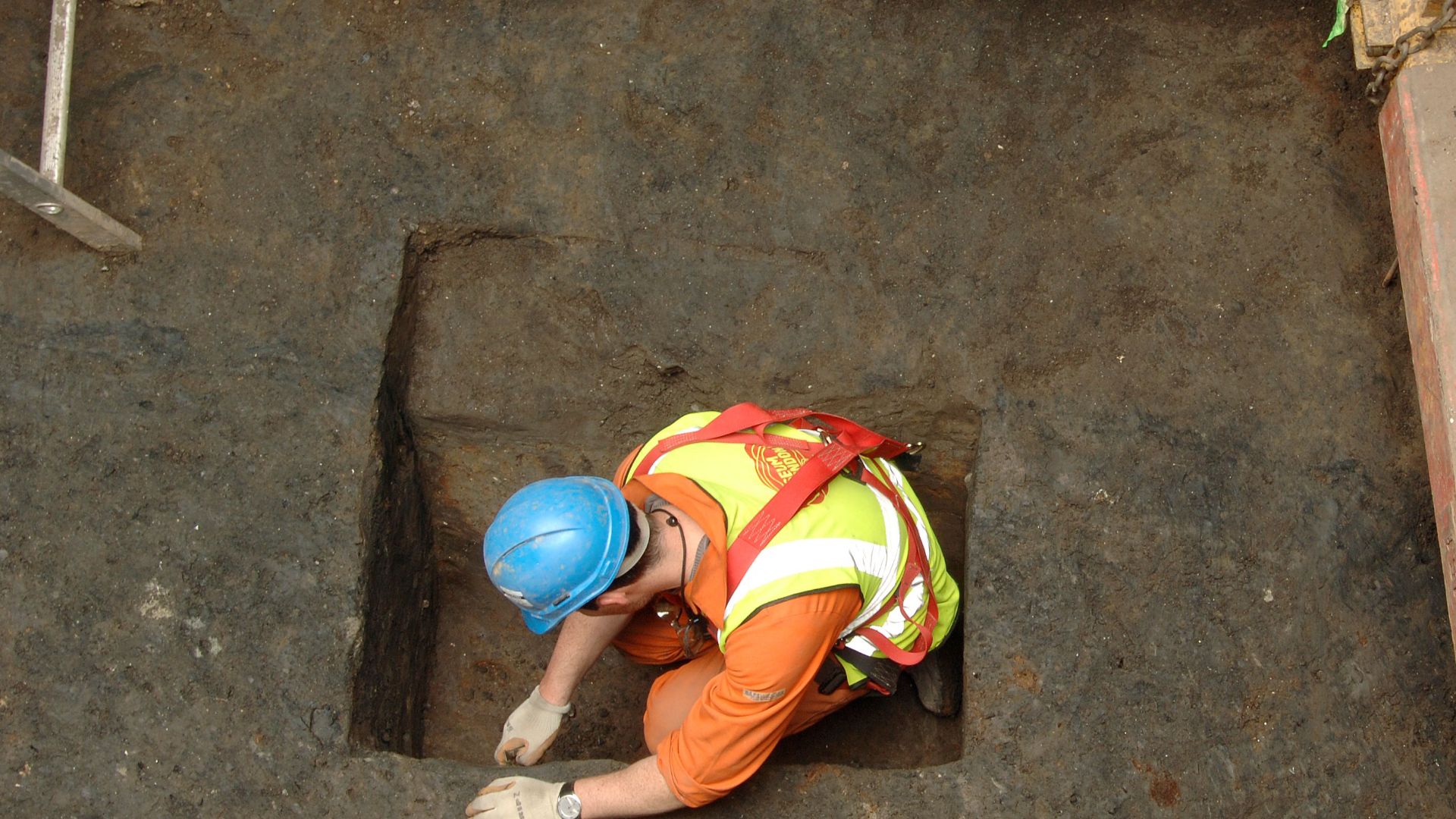 File:Excavation of trench 7 at Liverpool Street Worksite, Liverpool Street (Crossrail XSM10).jpg