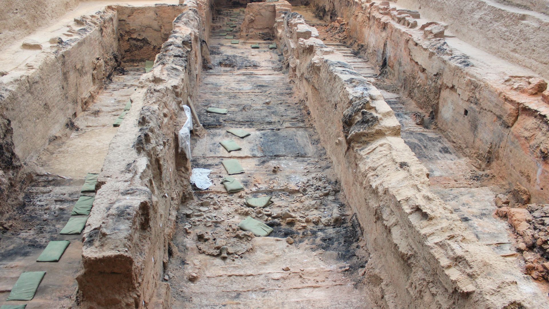 File:A burial site of the Tomb of the First Emperor Qin Shi Huang Di, Xi'an, China - panoramio.jpg