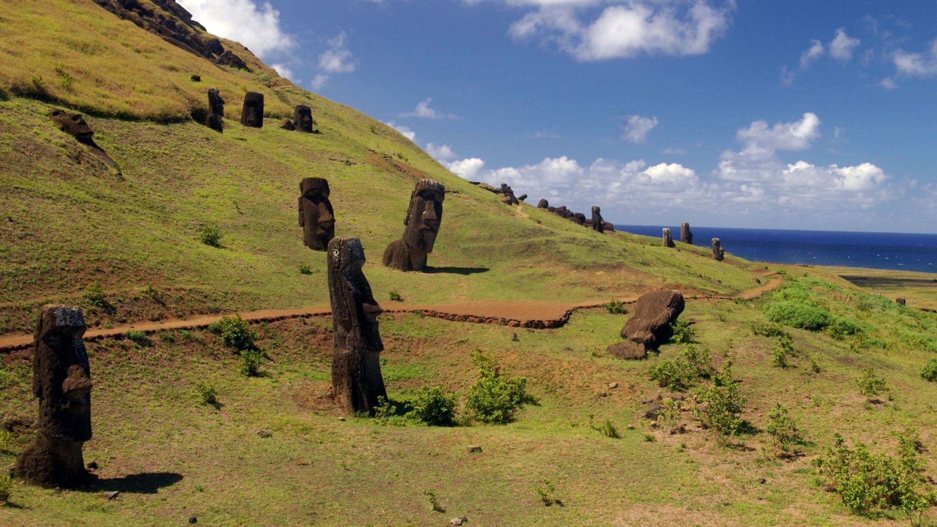 File:Rano Raraku quarry.jpg
