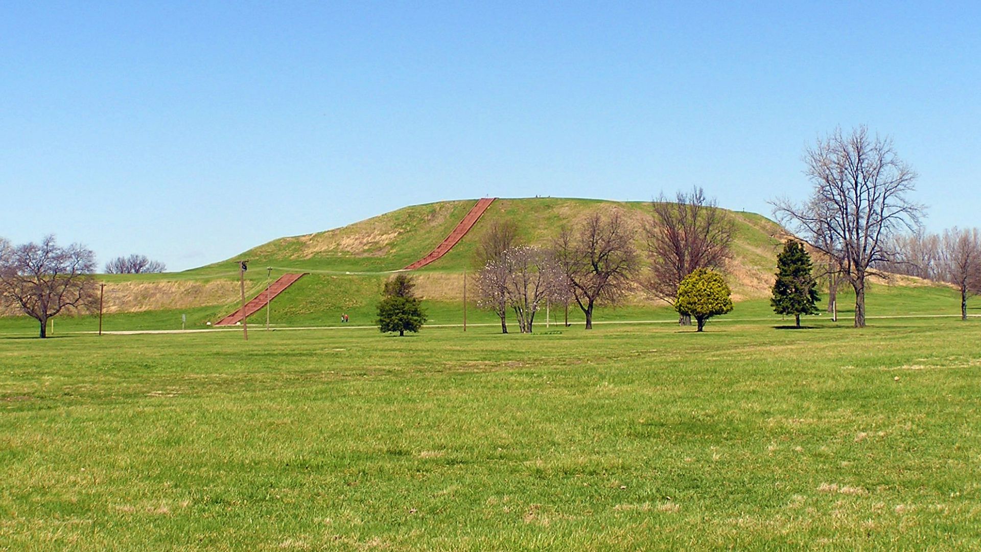File:Cahokia Mounds (3391748349).jpg