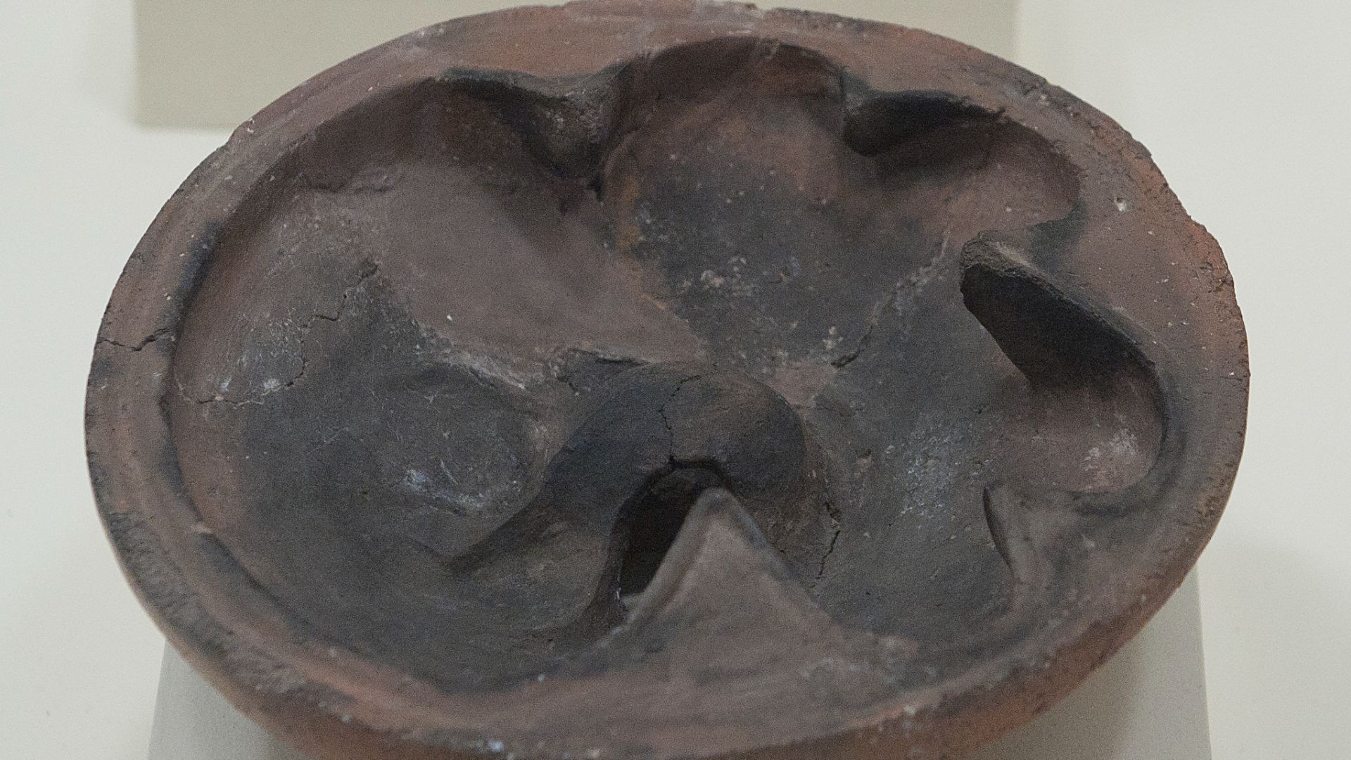 File:Archaeological Museum of Erzurum Karaz culture object in 2011 8391.jpg
