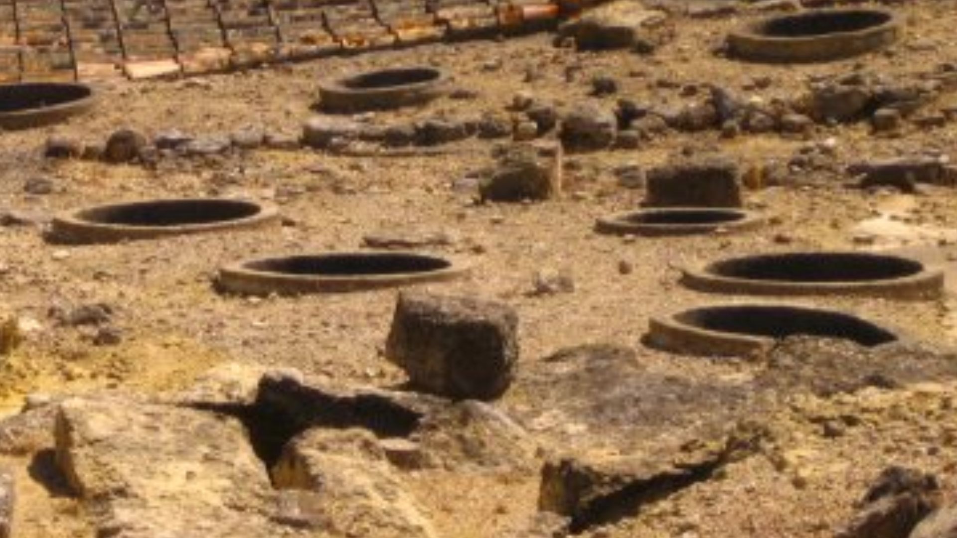 File:Silo Enserunes (France).jpg