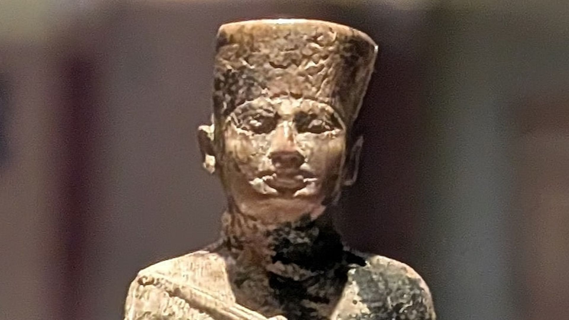 File:Statue of Khufu in the Cairo Egyptian Museum.jpg