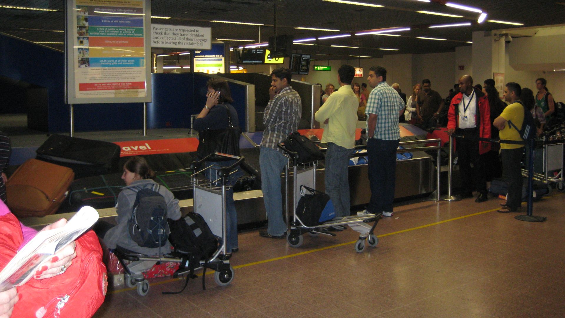 File:Baggage Claim Carousel in London Heathrow Airport.JPG