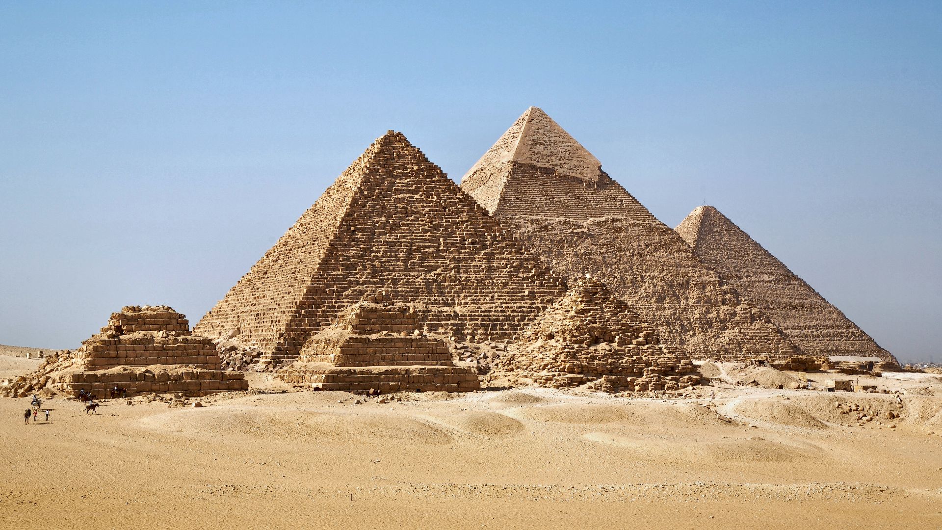 File:All Gizah Pyramids-2.jpg