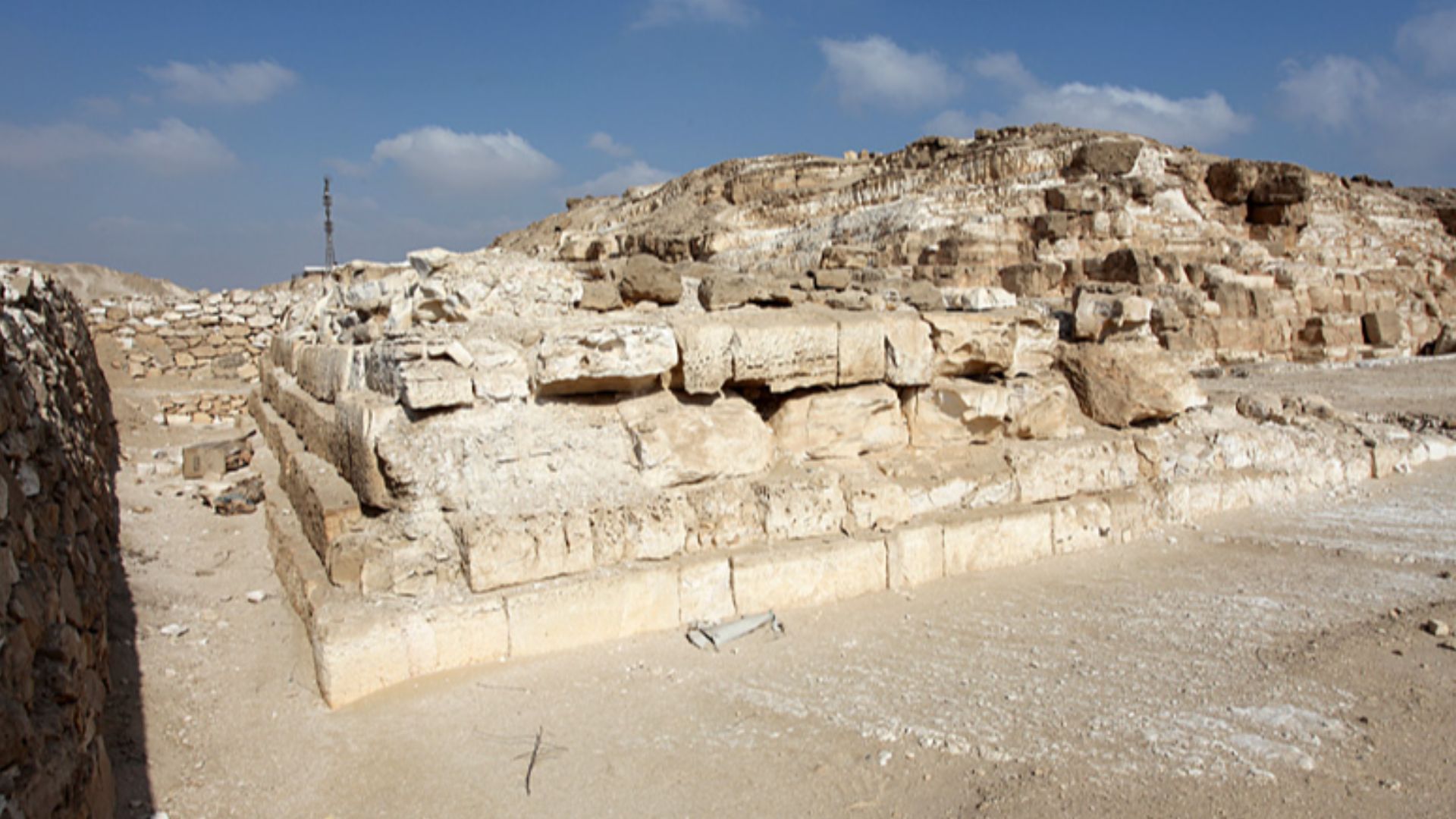 File:Pyramid of Djedefre SEQueensPyramid.jpg