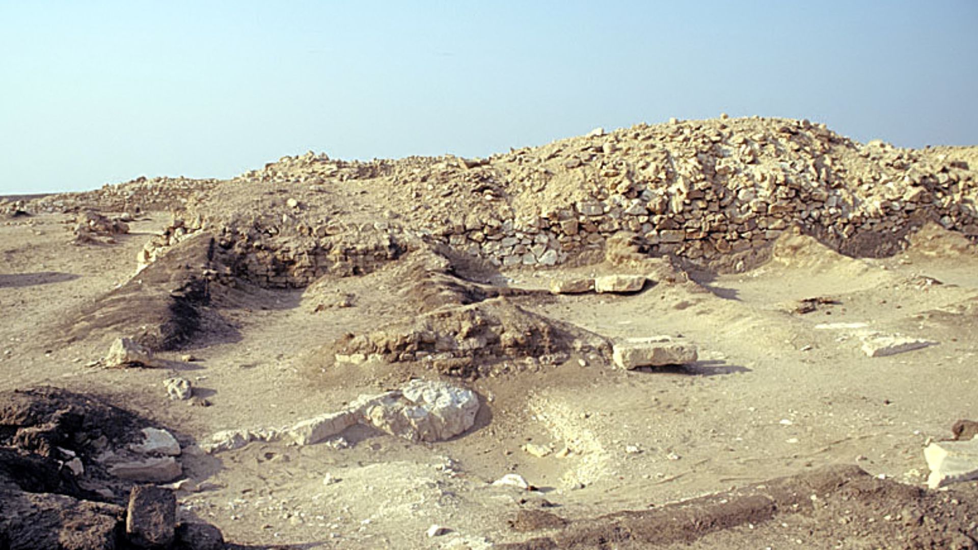 File:Pyramid of Djedefra Buildings.jpg