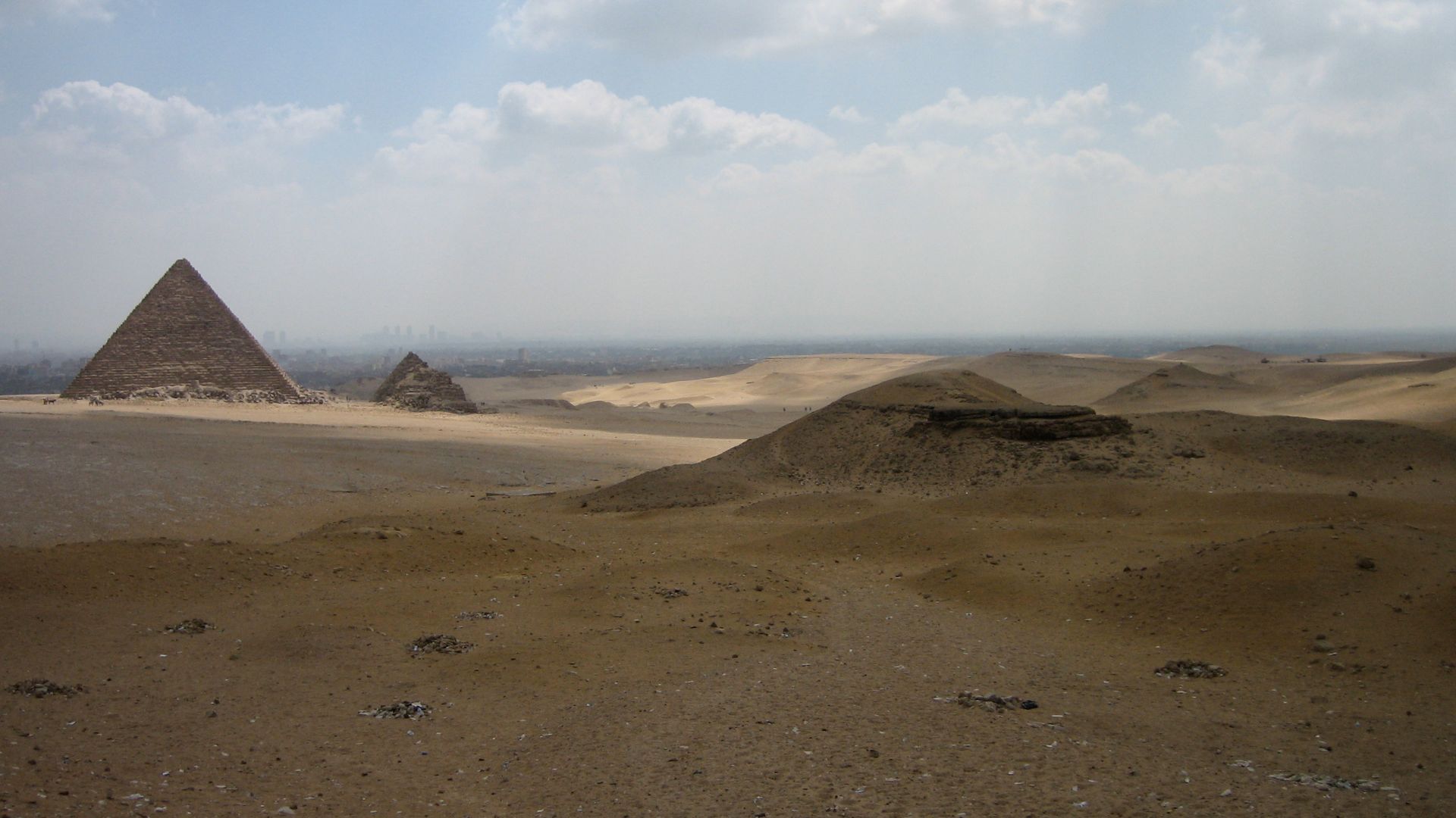 File:Giza Plateau (2428336936).jpg