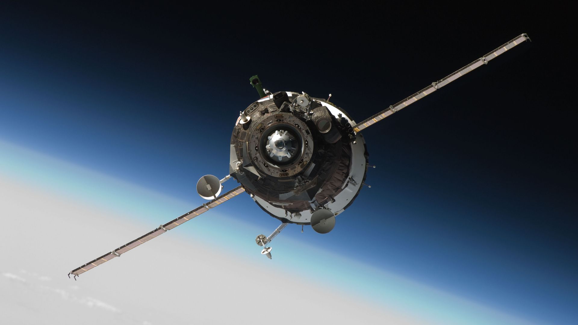 File:Soyuz TMA-16 approaching ISS.jpg