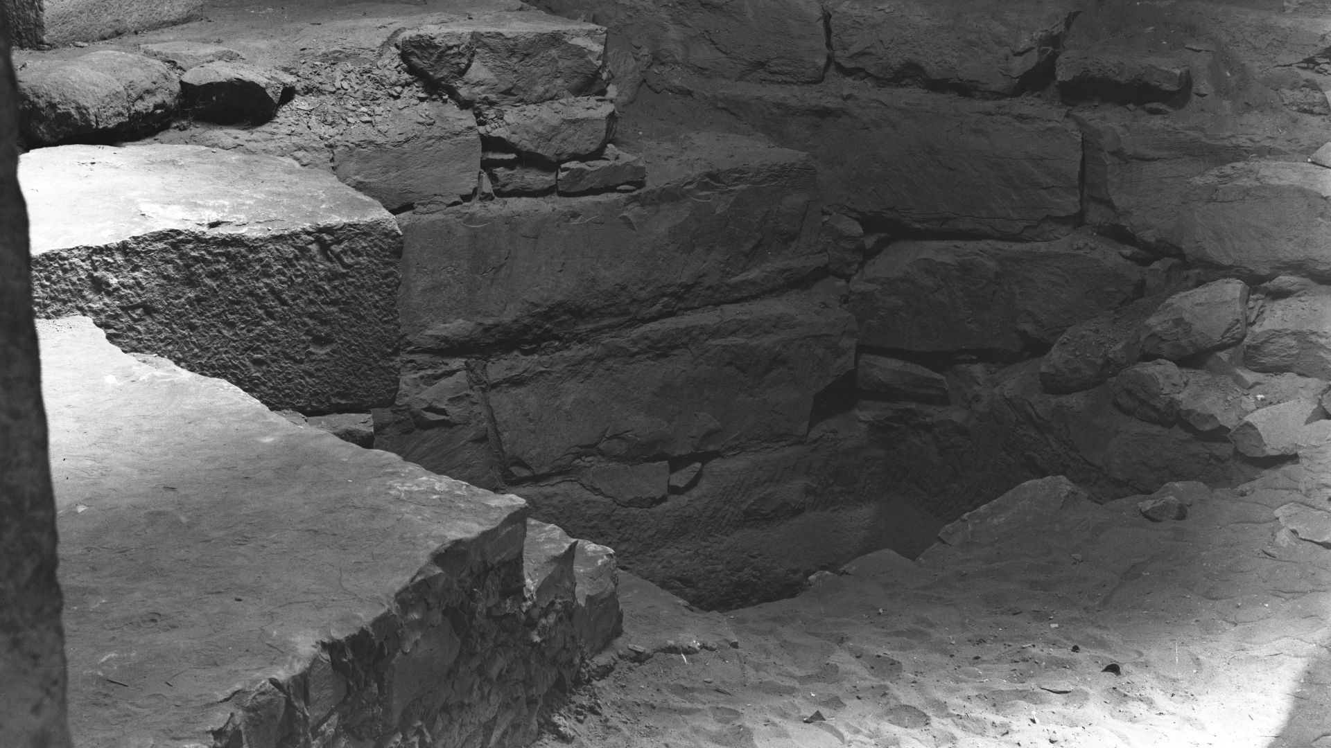 File:Saqqara, Tombs of nobles, 20th century pictures, 1913-1935, photo 3 of 3 - Archivio fotografico Museo Egizio, Turin - Museo di antropologia UniTo MAFM 0099.jpg