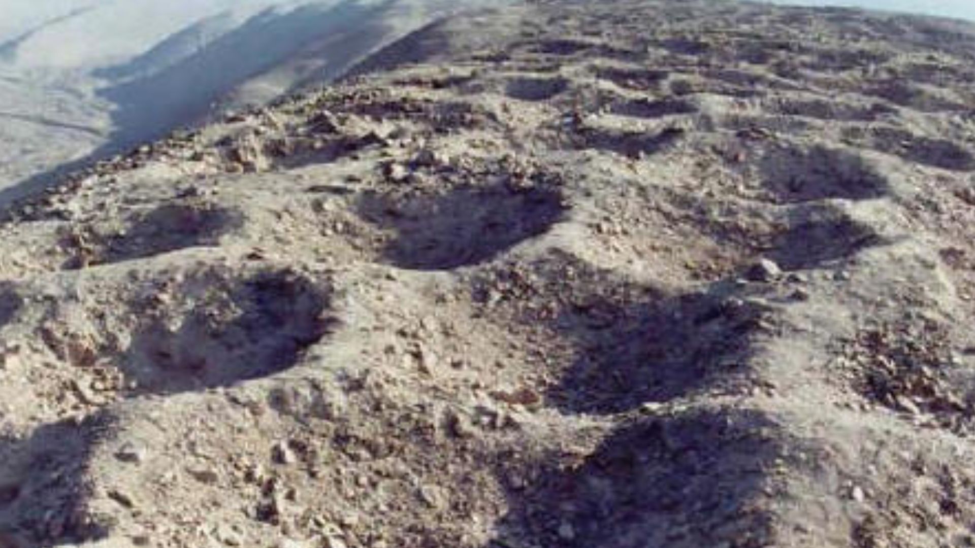 File:Faixa de Buracos - Linhas de Nazca - Peru - Band of Holes - 3 - panoramio.jpg