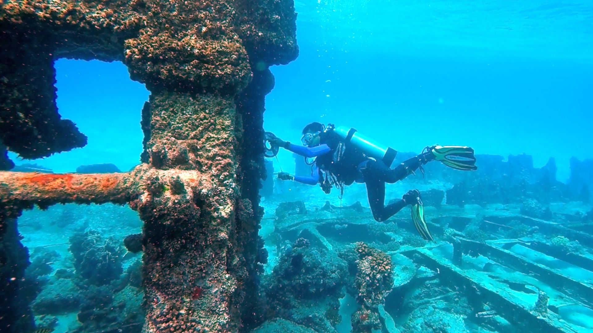 File:Underwater archaeology.jpg