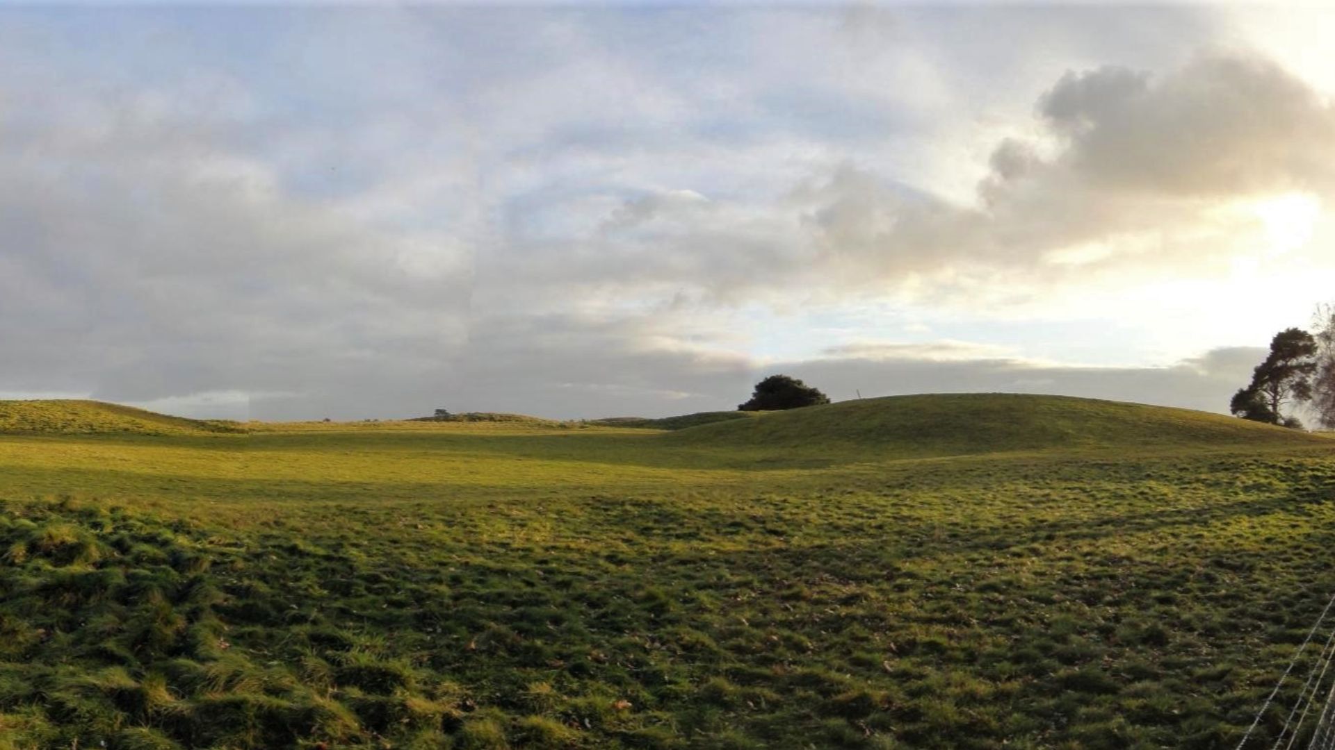 File:Sutton Hoo burial site.jpg
