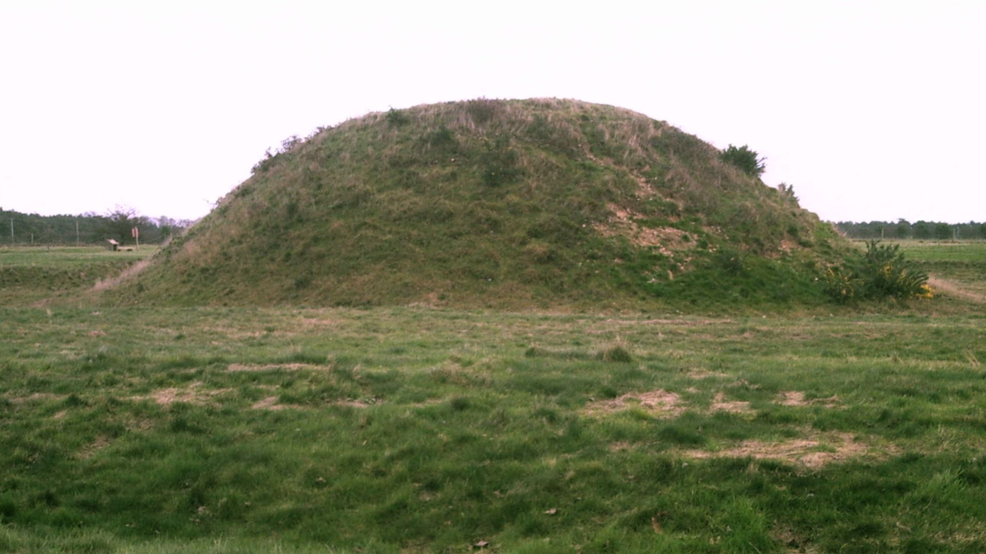 File:Sutton Hoo Mound 2 reconstruction.jpg