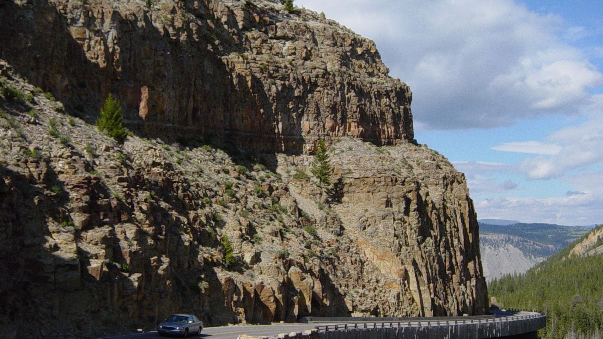 File:Welded tuff at Golden Gate in Yellowstone.JPG