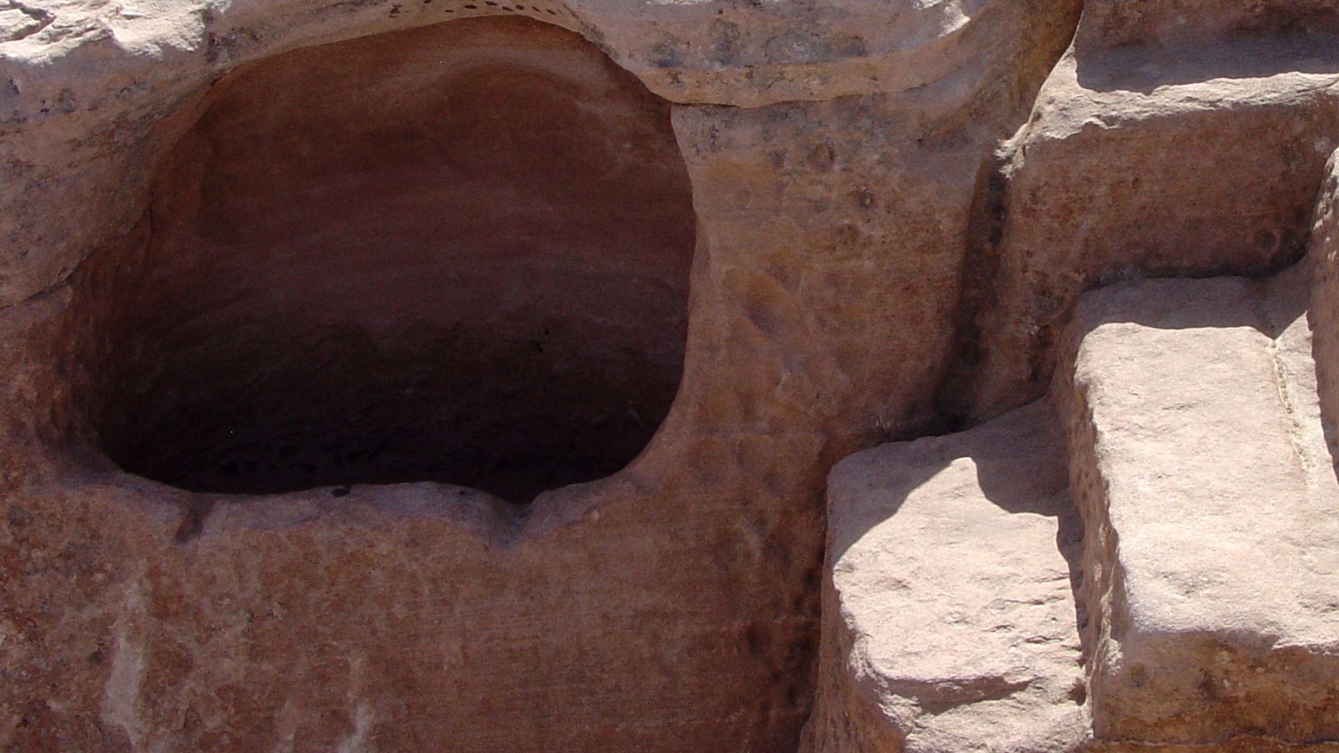 File:Sacrificial Altar Jebel al-Madbah Petra Jordan1434.jpg