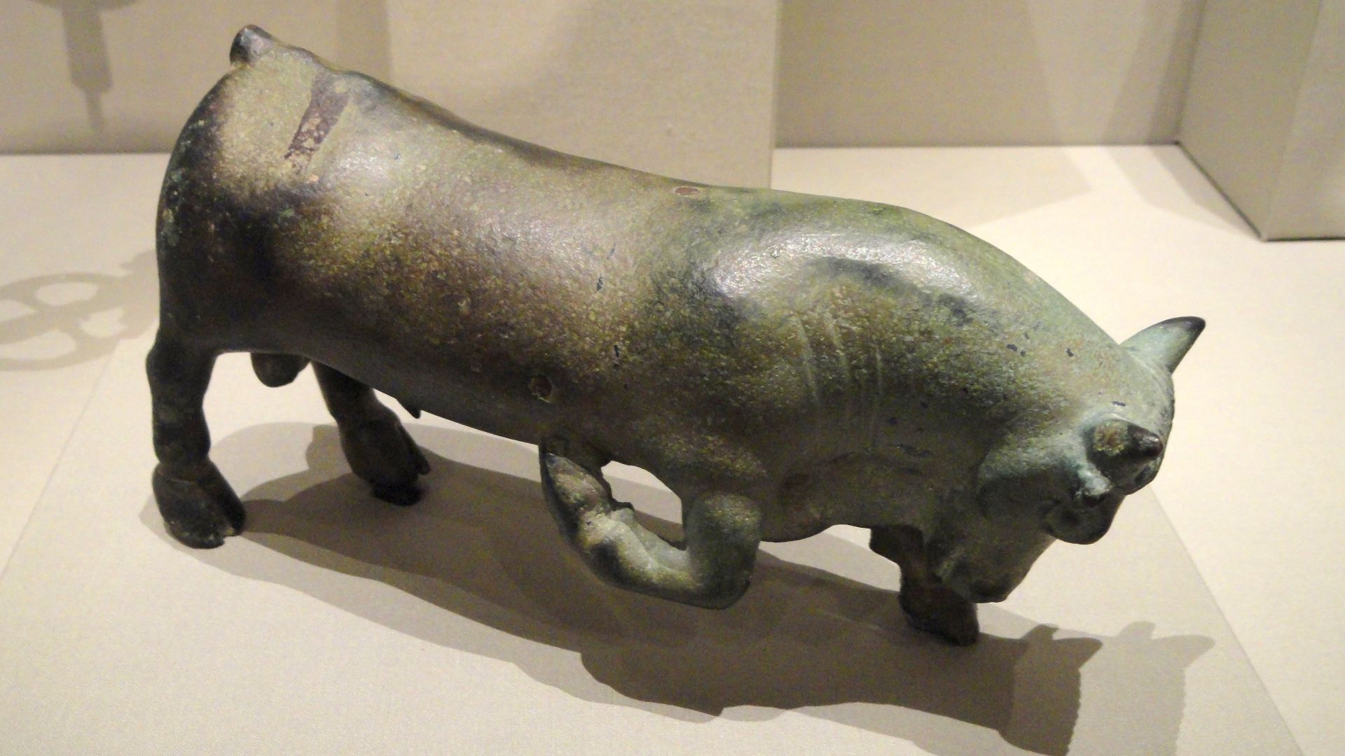 File:Pawing Bull, 500-480 BC, Greek, south Italy, bronze - Cleveland Museum of Art - DSC08219.JPG