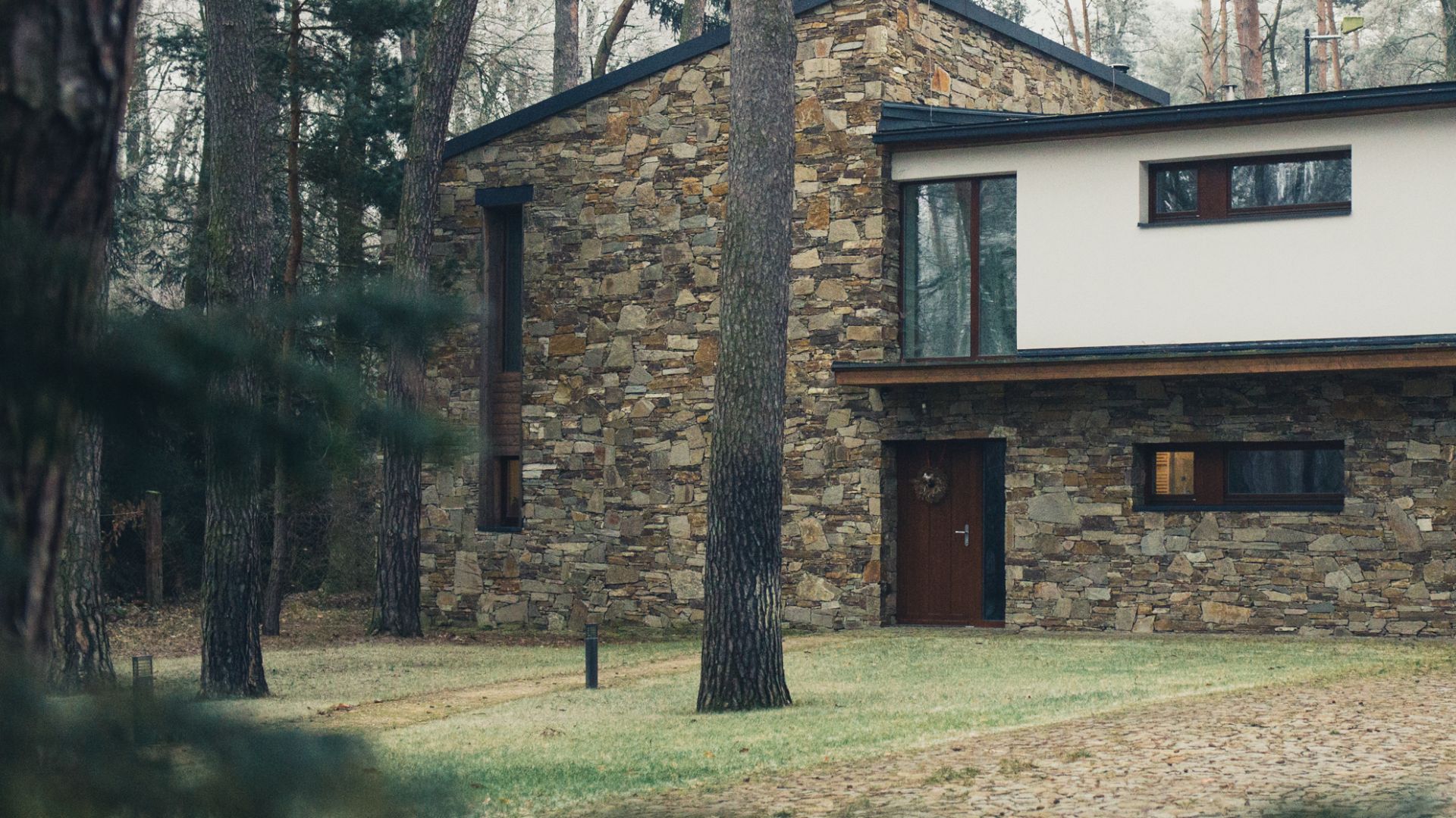 File:House in forest (Unsplash).jpg