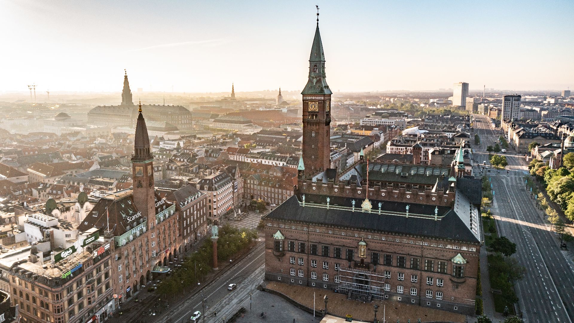 File:Copenhagen City Hall on Rådhuspladsen (City Hall Square).jpg