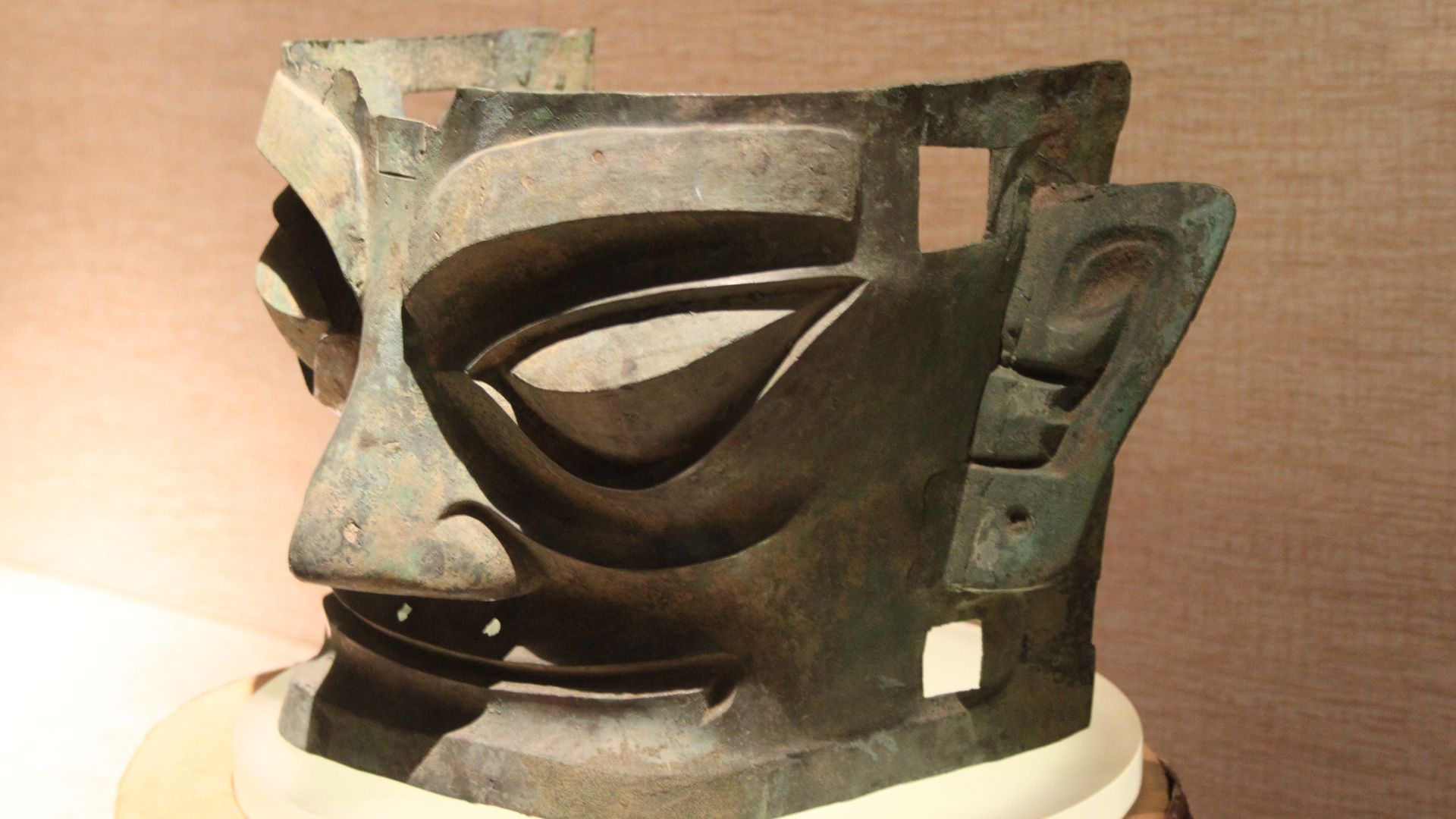 File:Ancient Bronze Mask from Sanxingdui 2.jpg