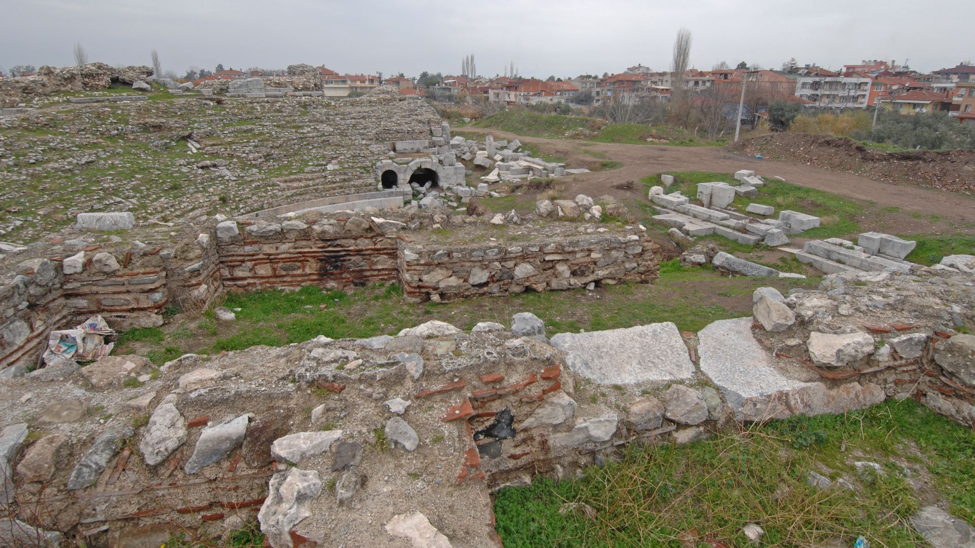 File:Iznik Roman Theatre 1645.jpg