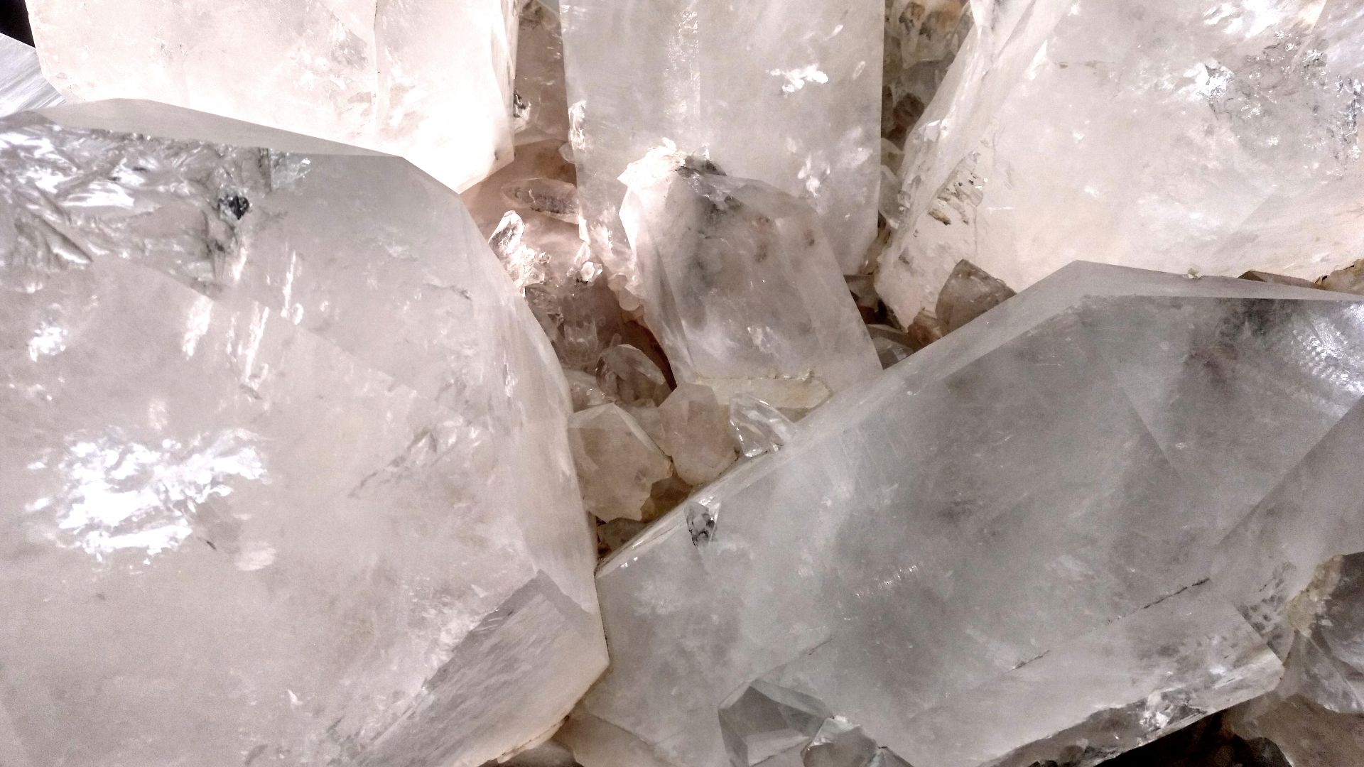 File:Quarz Bergkristall.jpg