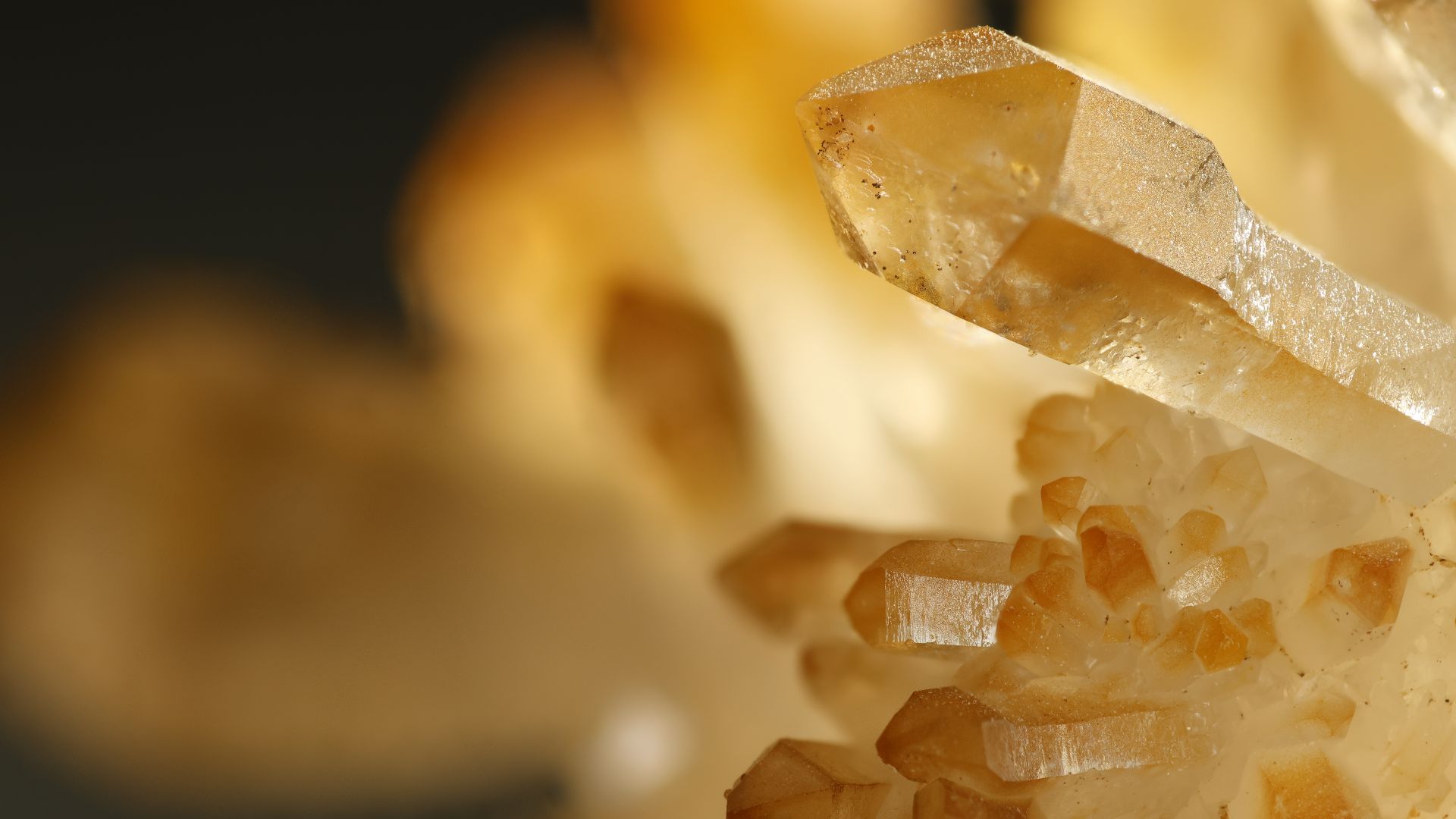 File:Quartz scepter from Banska Stiavnica Slovakia.jpg