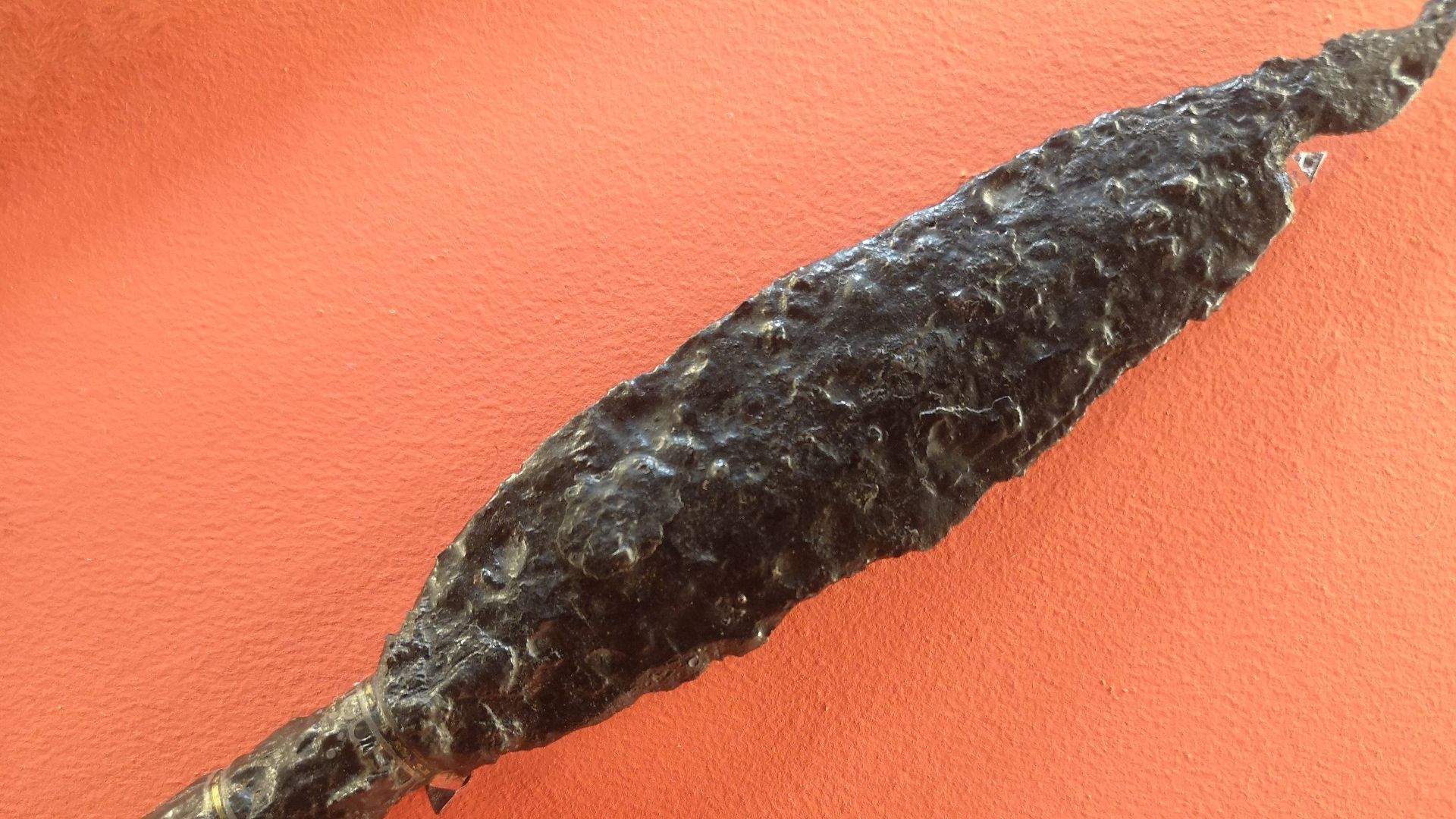 File:020211031 135145 iron ornamented spearhead, Prusiek, vandalic grave goods.jpg