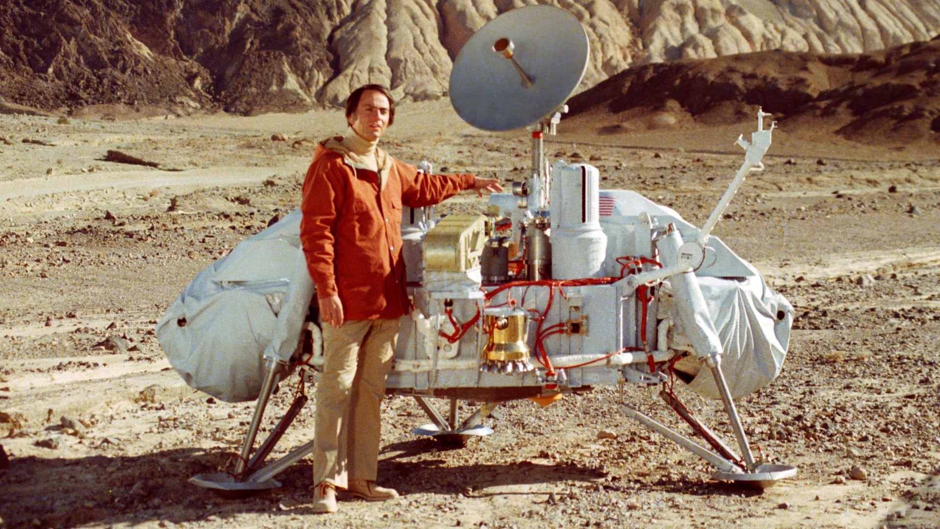 Carl Sagan with a Viking lander