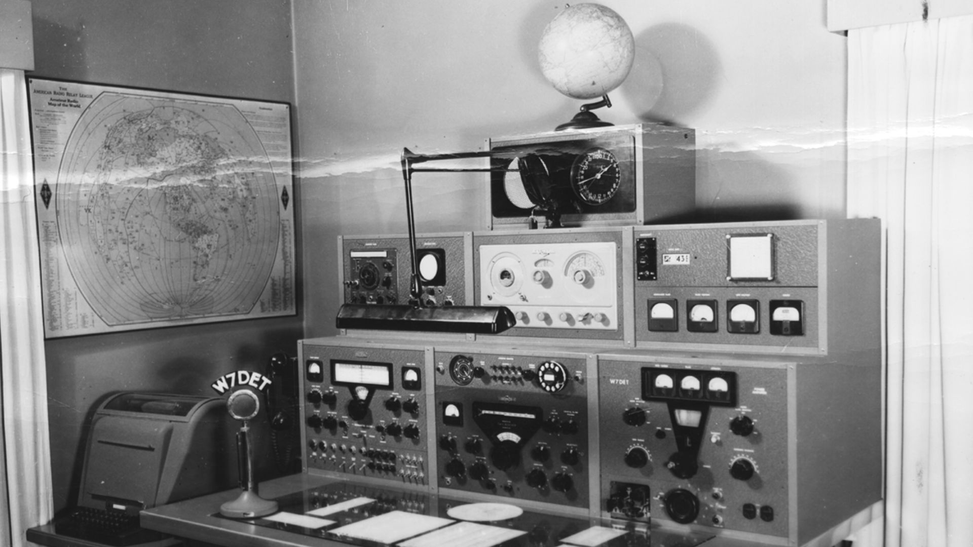 Amateur radio equipment, Seattle, 1957. Call letters: W7DET.