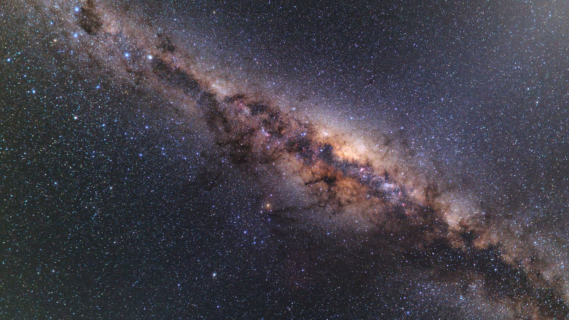 This view shows several of the ALMA antennas and the central regions of the Milky Way above. In this wide field view, the zodiacal light is seen upper right and at lower left Mars is seen. Saturn is a bit higher in the sky towards the centre of the image. The image was taken during the ESO Ultra HD (UHD) Expedition.
