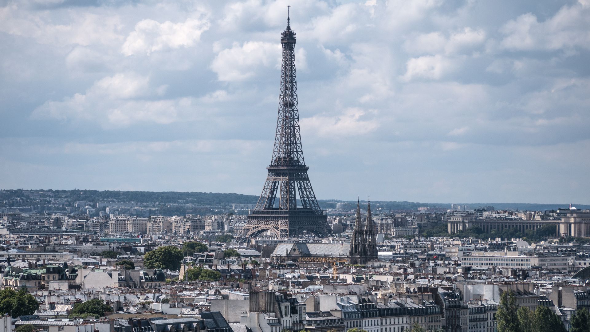 La Tour Eiffel vue de la Tour Saint-Jacques, Paris.