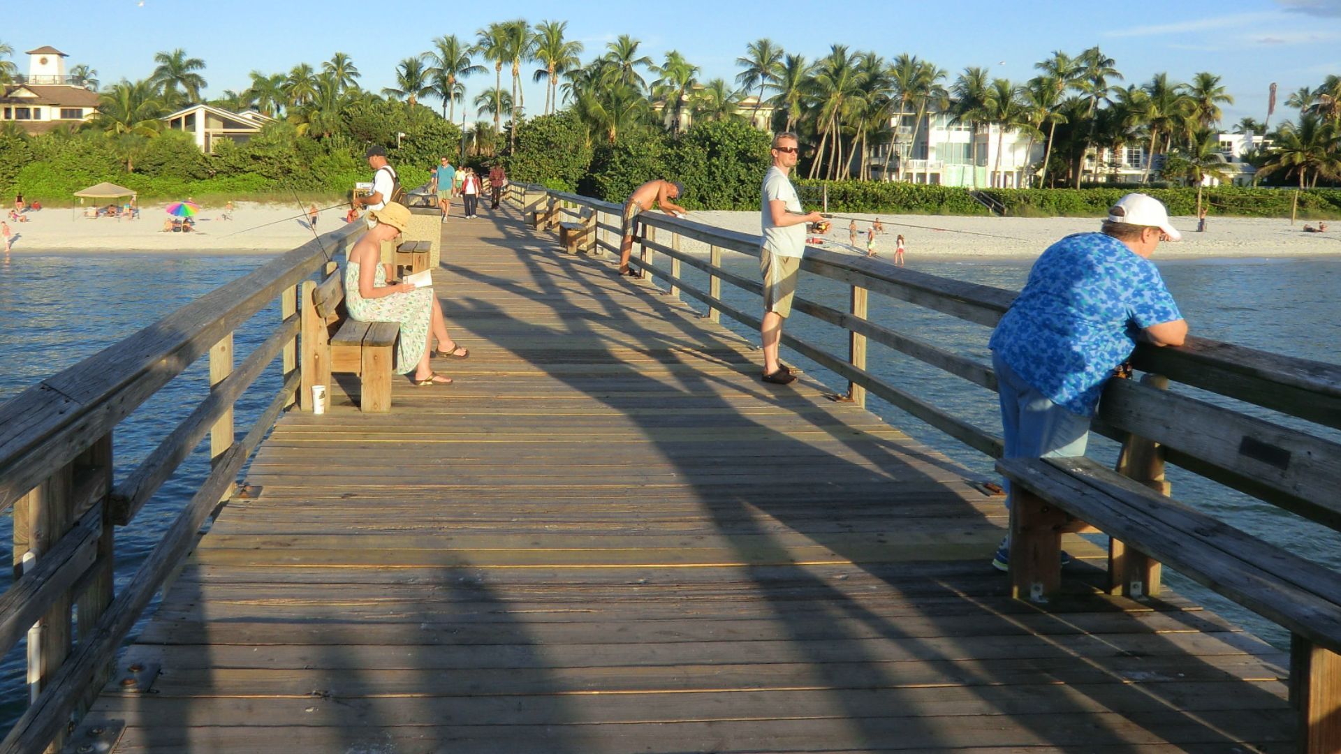 The historic Naples Fishing Pier is a wooden 1000 ft. long structure,  stretching out from the Naples Municipal Beach, out into the Gulf of Mexico. The Naples Pier is a favorite location for sightseers. You’ll see dolphins, a lot of fish and different species of birds.

Watching a sunset from here is very popular!