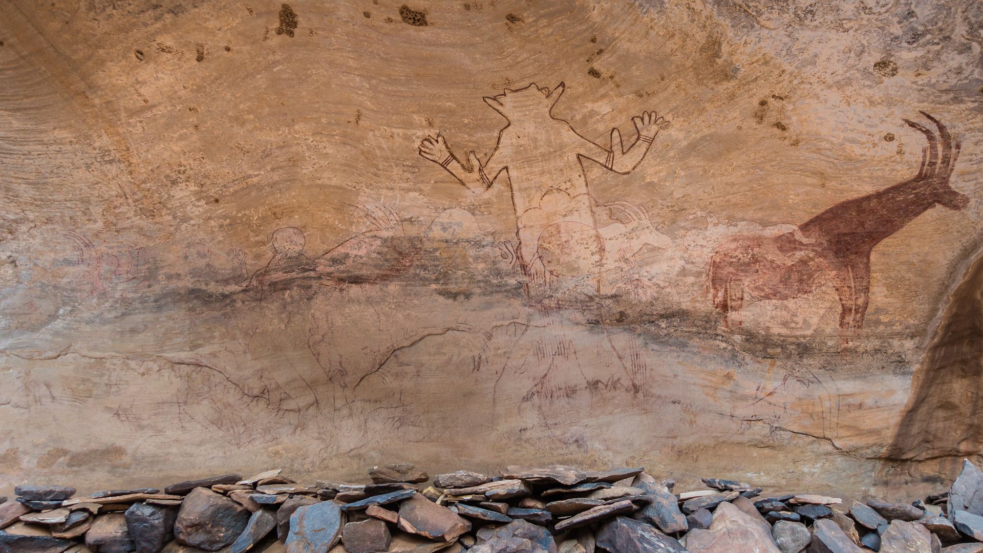 Grand dieu du Sefar is the most famous cave painting in Sefar in Tassili n'Ajjer in ALgeria. In fact this cave painting is located in Algeria, Djanet in the park Tassili n'Ajjer in a precise place named Sefar. This is one of more than thousannds of cave paintin discovered by Henri Lhote and his team and they was guided by Djebrine Machar a Touareg guide who was known for a great expertise in the great Sahara's cave paintings.