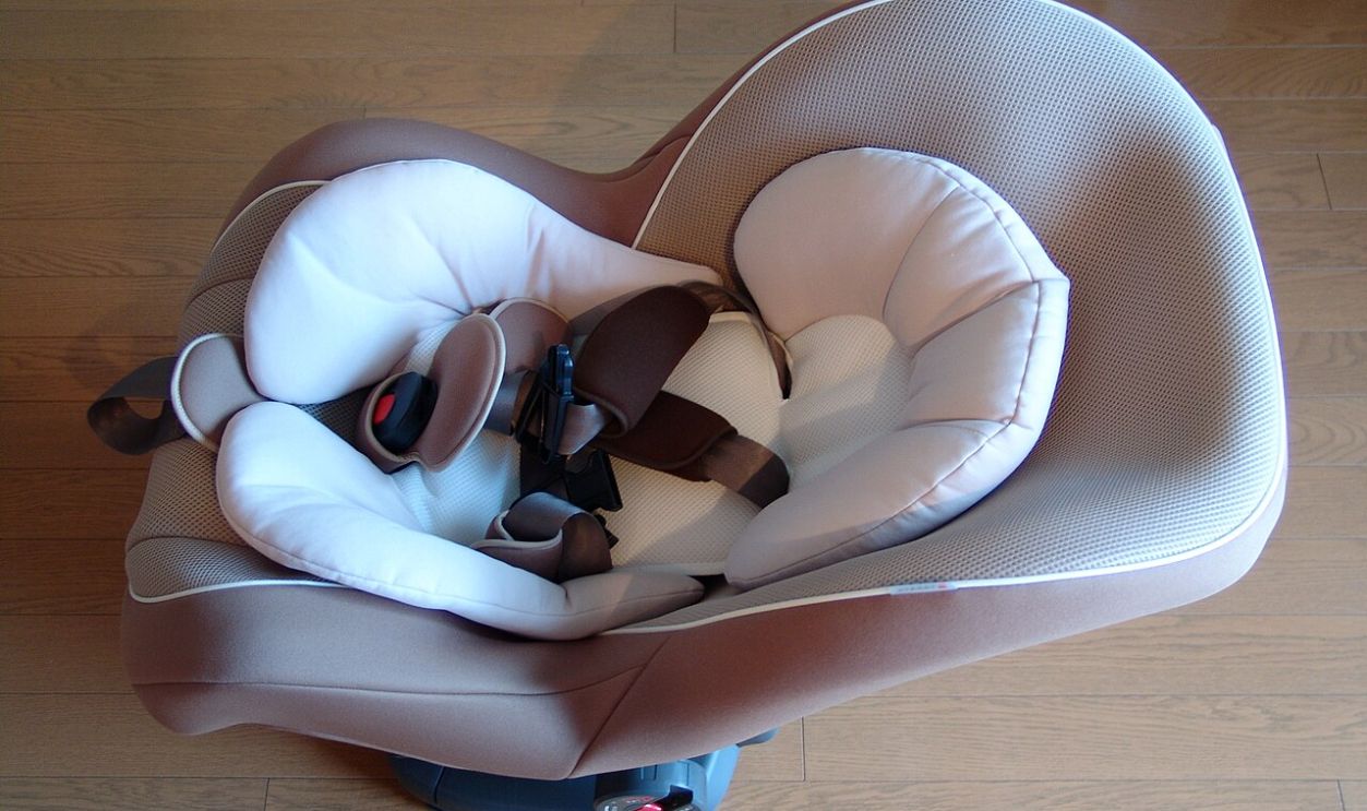 File:Child safety seat for my daughter. (3055469131).jpg