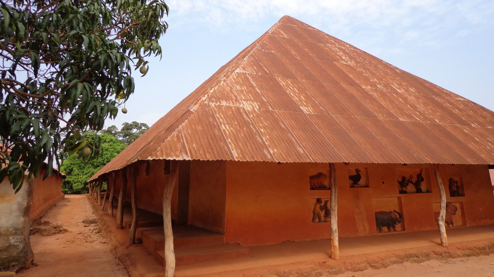 File:Royal Palaces of Abomey-133470.jpg