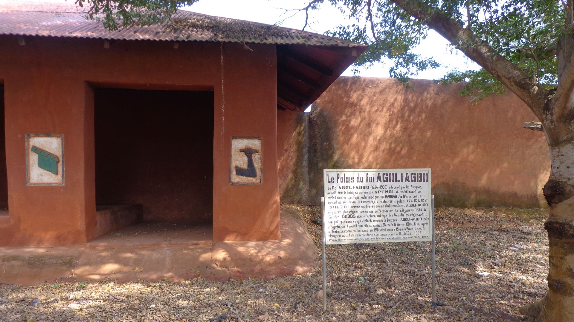 File:Royal Palaces of Abomey-133491.jpg